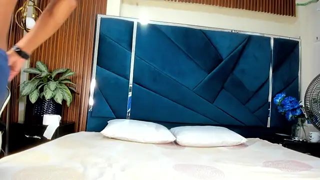 Emiliano Reyes online show from November 1, 2025, 2:13 am