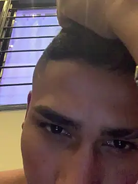 Snapshot of Emiliano_Reyes chatting on May 5, 2026, 5:59 am Emiliano Reyes online show from May 5, 2026, 5:59 am
