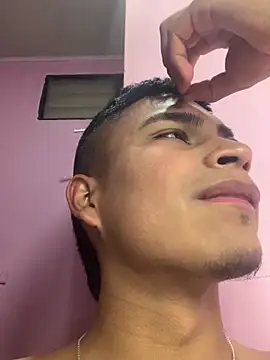 Snapshot of Emiliano_Reyes chatting on May 9, 2026, 2:06 am Emiliano Reyes online show from May 9, 2026, 2:06 am