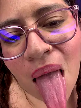 Orianabluee  online show from November 8, 2025, 2:01 am