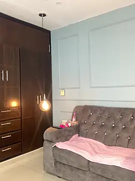 Orianabluee  online show from November 12, 2025, 3:18 am