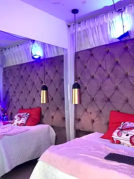 Orianabluee  online show from December 16, 2025, 7:30 pm