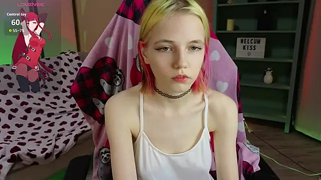 Snapshot of MitaSide chatting on November 18, 2025, 3:49 pm MitaSide online show from November 18, 2025, 3:49 pm