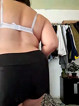 Snapshot of Alondrabb80 chatting on November 18, 2025, 4:33 pm Alondrabb80 online show from November 18, 2025, 4:33 pm