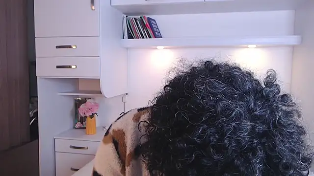 MartiRuis10 online show from November 11, 2025, 9:37 pm