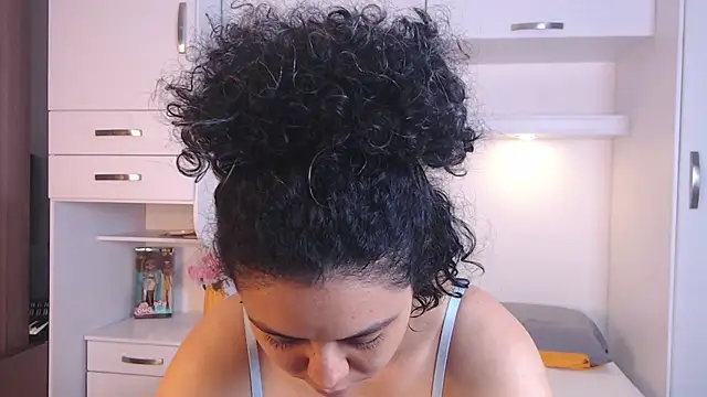 MartiRuis10 online show from November 17, 2025, 8:03 pm