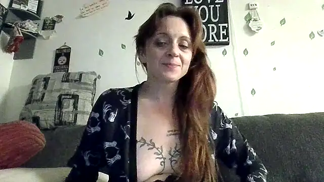 Snapshot of LoveLibz169 chatting on October 27, 2025, 3:54 am LoveLibz169 online show from October 27, 2025, 3:54 am