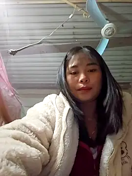 Squirrel-Pear online show from November 28, 2025, 1:03 pm