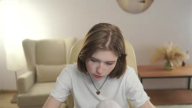 Snapshot of YungLewman chatting on October 19, 2025, 7:09 am YungLewman online show from October 19, 2025, 7:09 am