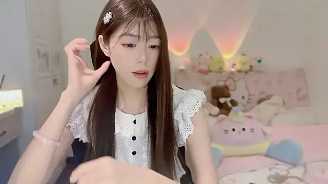 Onecutelittle online show from November 1, 2025, 6:37 am