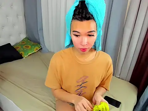 Snapshot of hardcocktwink chatting on November 19, 2025, 4:51 pm hardcocktwink online show from November 19, 2025, 4:51 pm