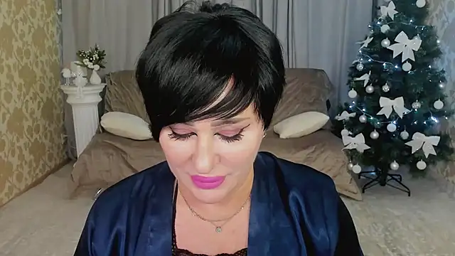 Snapshot of KiraTempt chatting on December 18, 2025, 11:49 am KiraTempt online show from December 18, 2025, 11:49 am