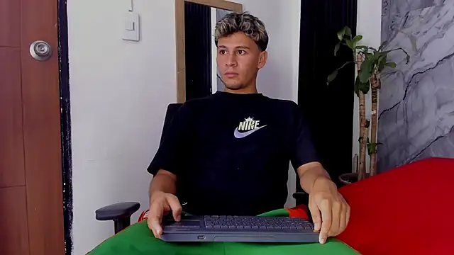 Alan-Smith1 online show from November 11, 2025, 7:36 pm