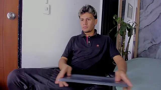 Alan-Smith1 online show from November 17, 2025, 7:41 pm