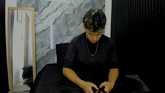 Alan-Smith1 online show from November 19, 2025, 7:25 pm