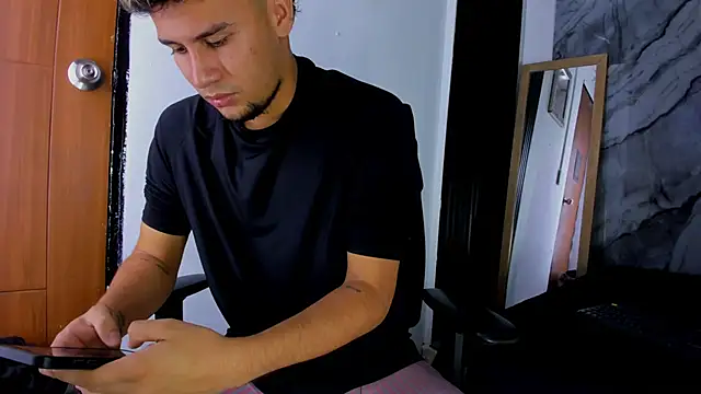 Alan-Smith1 online show from December 5, 2025, 7:32 pm