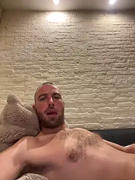 Rotteei1 online show from November 2, 2025, 7:33 am