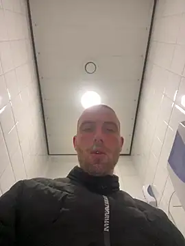 Rotteei1 online show from November 19, 2025, 8:25 am