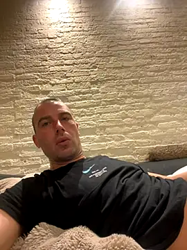 Rotteei1 online show from November 23, 2025, 4:01 am