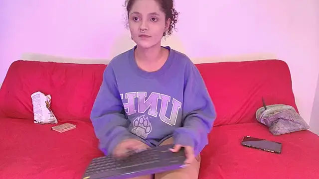 Snapshot of Nikki__uwu chatting on June 7, 2026, 8:23 pm Nikki uwu online show from June 7, 2026, 8:23 pm