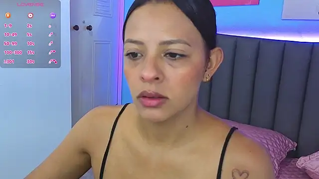 Aria Russo online show from November 26, 2025, 2:51 pm