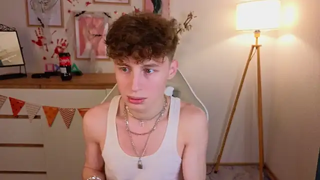 Snapshot of crisp1n chatting on October 24, 2025, 2:46 pm crisp1n online show from October 24, 2025, 2:46 pm