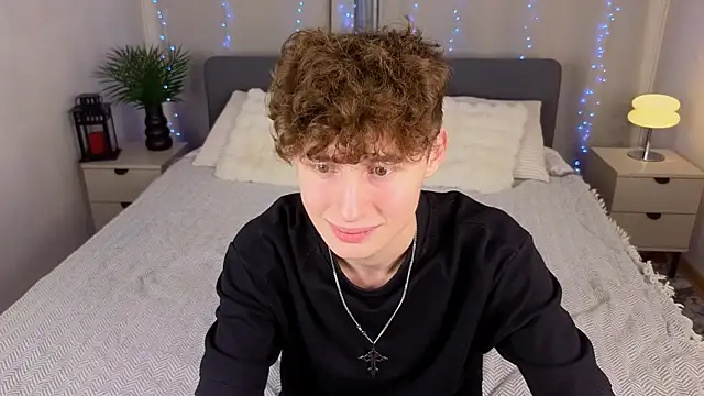 Snapshot of crisp1n chatting on November 16, 2025, 7:30 pm crisp1n online show from November 16, 2025, 7:30 pm