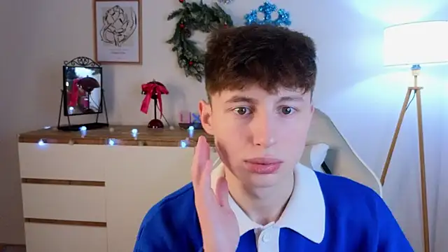 Snapshot of crisp1n chatting on December 14, 2025, 3:06 pm crisp1n online show from December 14, 2025, 3:06 pm