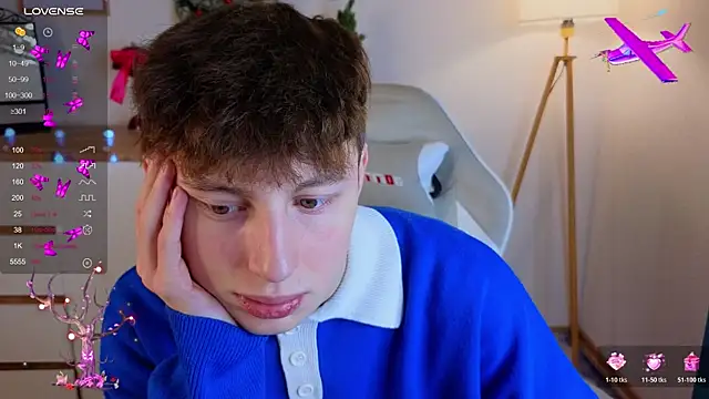 Snapshot of crisp1n chatting on December 20, 2025, 7:43 pm crisp1n online show from December 20, 2025, 7:43 pm