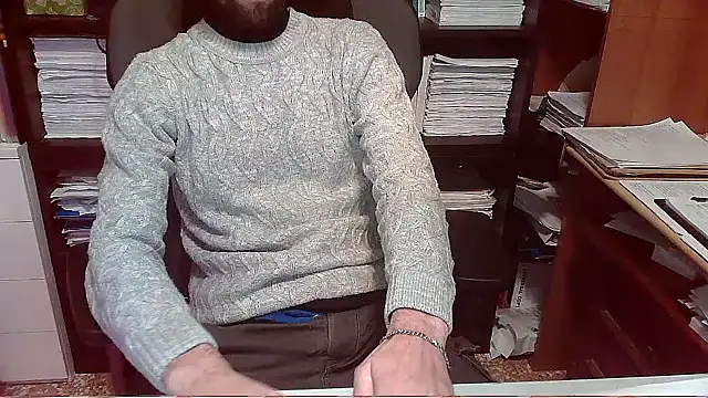 Snapshot of topg84 chatting on October 30, 2025, 5:35 pm topg84 online show from October 30, 2025, 5:35 pm