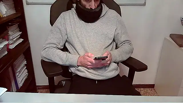 Snapshot of topg84 chatting on November 28, 2025, 5:59 pm topg84 online show from November 28, 2025, 5:59 pm