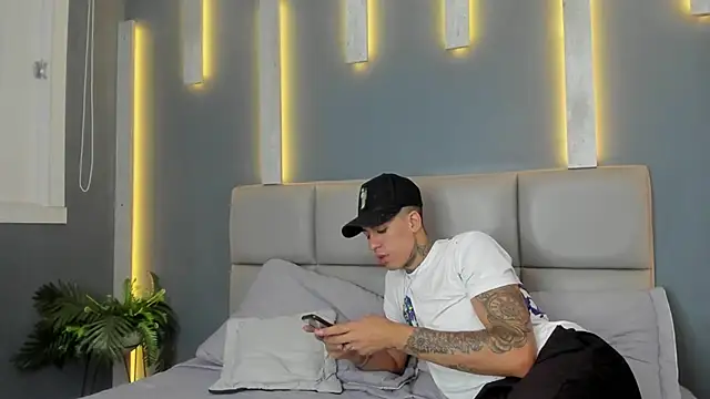 ArohomLester online show from November 22, 2025, 11:09 am