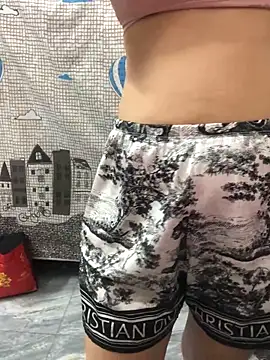 HinayLa online show from December 17, 2025, 9:10 pm