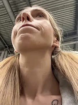 Snapshot of kira_mia chatting on November 30, 2025, 6:34 pm kira mia online show from November 30, 2025, 6:34 pm