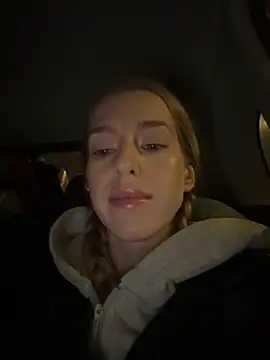 Snapshot of kira_mia chatting on December 1, 2025, 3:28 pm kira mia online show from December 1, 2025, 3:28 pm