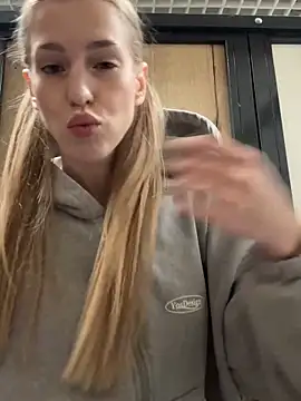 Snapshot of kira_mia chatting on December 5, 2025, 3:41 pm kira mia online show from December 5, 2025, 3:41 pm