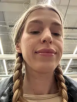 Snapshot of kira_mia chatting on December 16, 2025, 3:39 pm kira mia online show from December 16, 2025, 3:39 pm