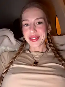 kira mia online show from January 16, 2026, 4:22 pm