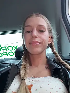 kira mia online show from March 16, 2026, 3:49 pm