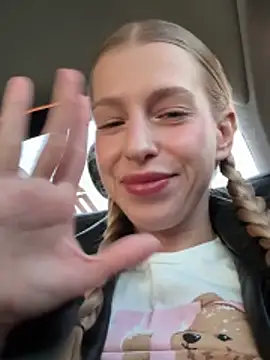 kira mia online show from March 30, 2026, 3:57 pm