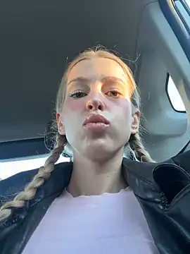 kira mia online show from April 11, 2026, 3:49 pm