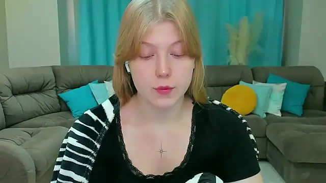 Stella Light online show from November 4, 2025, 4:11 am