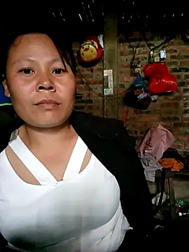 Snapshot of Lilian-n chatting on October 20, 2025, 1:28 am Lilian-n online show from October 20, 2025, 1:28 am