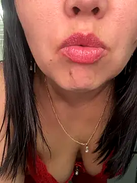 Snapshot of Love__Mom chatting on October 25, 2025, 6:32 am Love Mom online show from October 25, 2025, 6:32 am