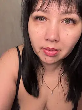 Snapshot of Love__Mom chatting on November 17, 2025, 4:40 am Love Mom online show from November 17, 2025, 4:40 am