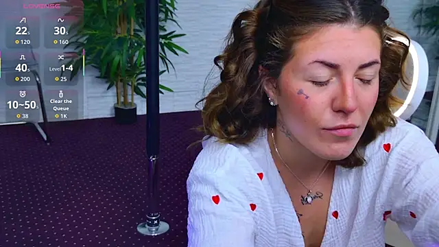 Snapshot of IvorySwan chatting on November 23, 2025, 5:40 am IvorySwan online show from November 23, 2025, 5:40 am