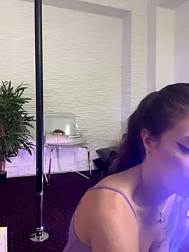 Snapshot of IvorySwan chatting on December 14, 2025, 5:35 am IvorySwan online show from December 14, 2025, 5:35 am