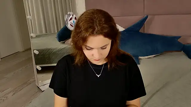 Snapshot of KirraMoss chatting on July 10, 2026, 10:29 am KirraMoss online show from July 10, 2026, 10:29 am