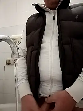 Snapshot of Romaeterna_ chatting on October 24, 2025, 5:42 pm Romaeterna online show from October 24, 2025, 5:42 pm