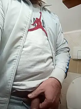 Snapshot of Romaeterna_ chatting on November 20, 2025, 11:26 pm Romaeterna online show from November 20, 2025, 11:26 pm